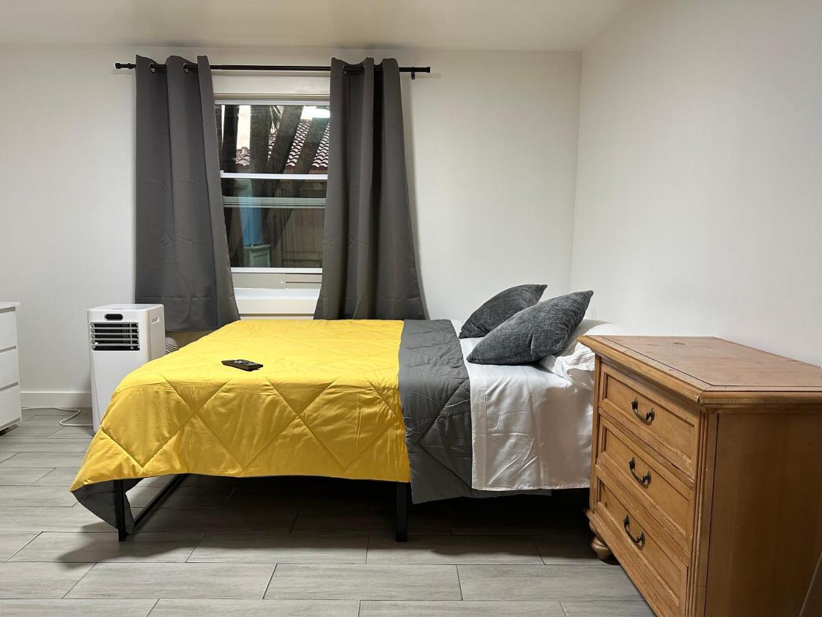 Serene Full Bed With 50 Inch Smart Tv, Netflix, Airplay, Mini-Fridge, And 500 Mbps Wifi Near Fiu, Dolphin Mall, Airport 迈阿密 外观 照片