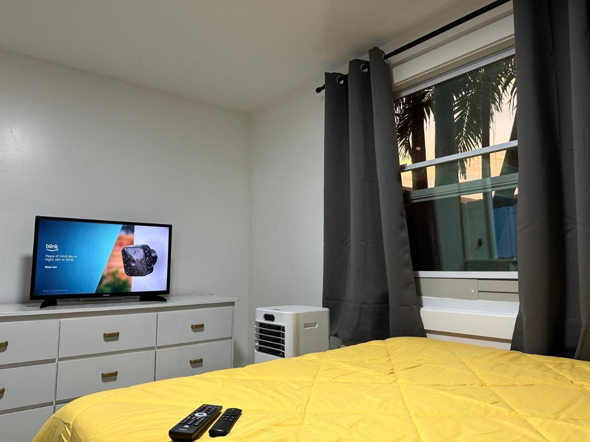 Serene Full Bed With 50 Inch Smart Tv, Netflix, Airplay, Mini-Fridge, And 500 Mbps Wifi Near Fiu, Dolphin Mall, Airport 迈阿密 外观 照片