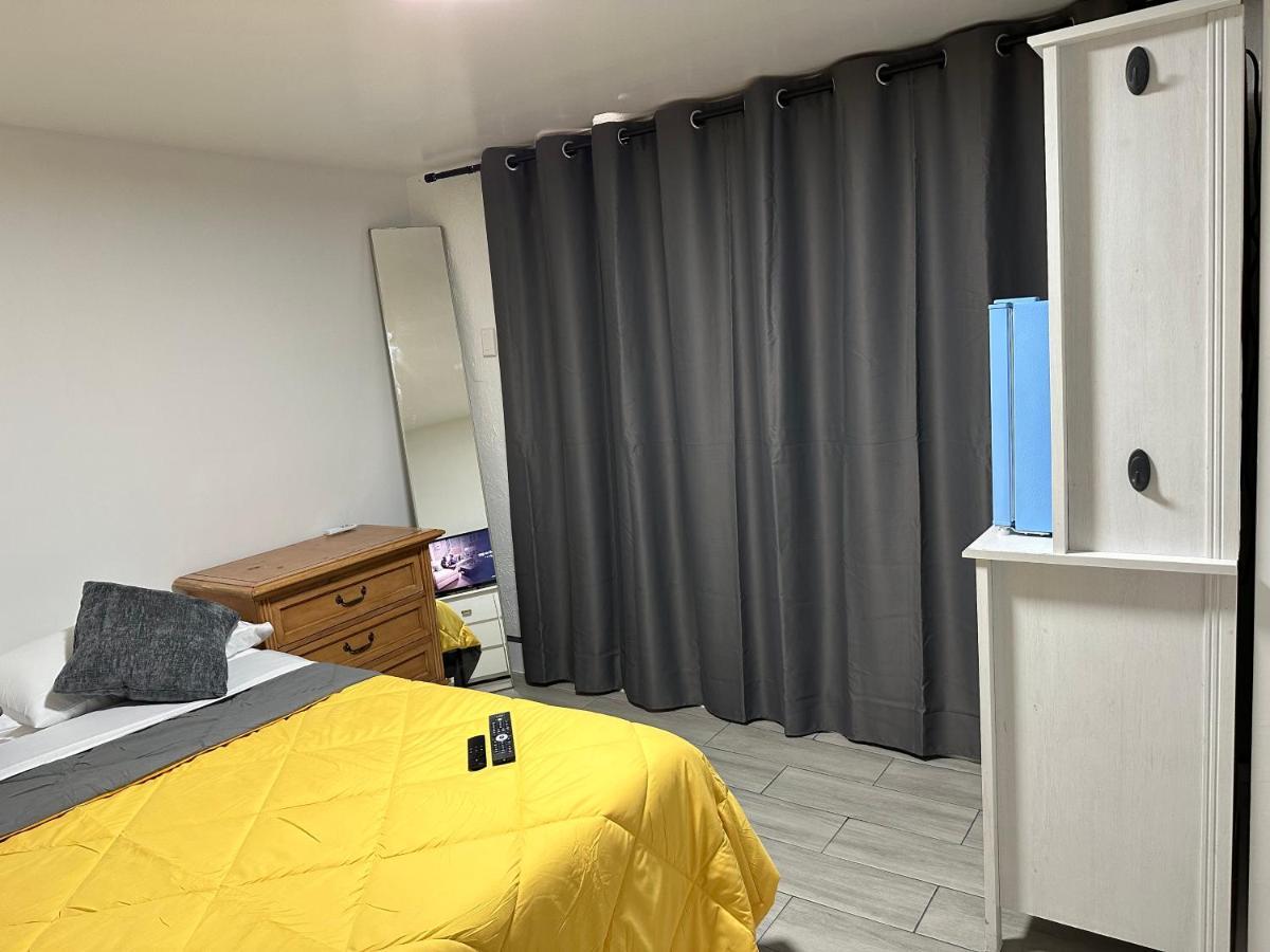 Serene Full Bed With 50 Inch Smart Tv, Netflix, Airplay, Mini-Fridge, And 500 Mbps Wifi Near Fiu, Dolphin Mall, Airport 迈阿密 外观 照片